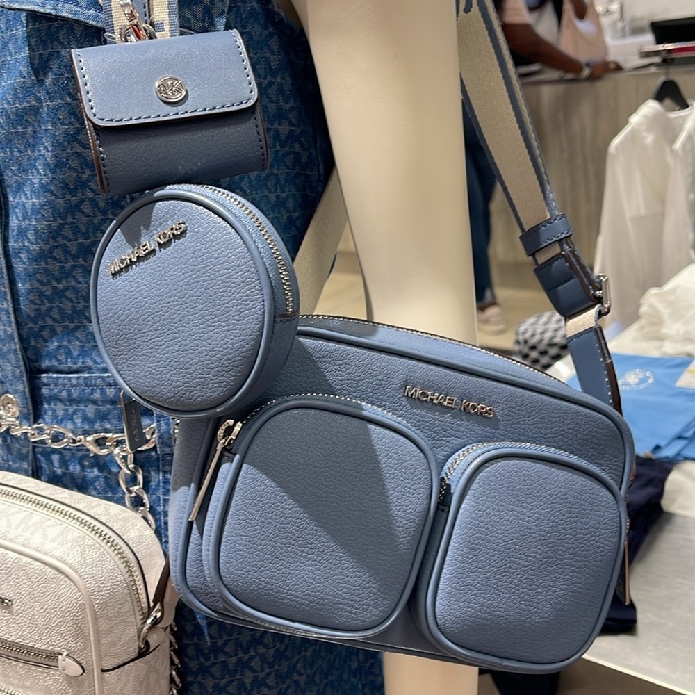 Michael Kors Jet Set Md Leather Crossbody Bag with Case for Apple Airpods Pro® - Picture 2 of 15